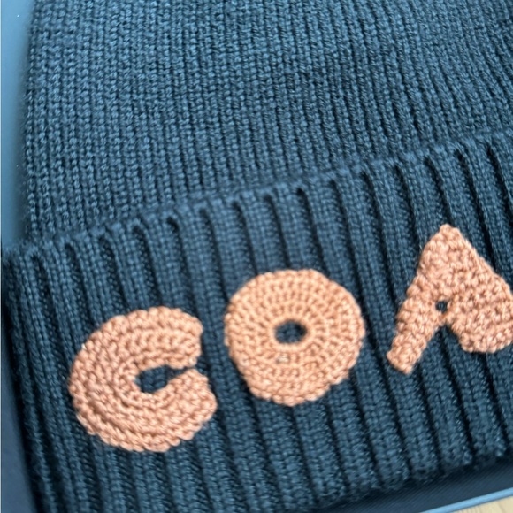 🥰 Coach Boxed Beanie for Men or Women - Picture 5 of 7